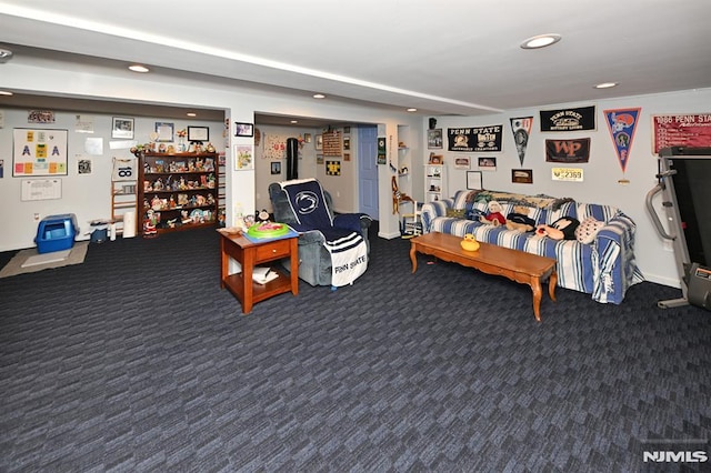 living room featuring carpet floors and recessed lighting