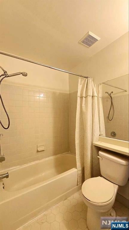 bathroom featuring tile patterned floors, shower / tub combo with curtain, toilet, and visible vents
