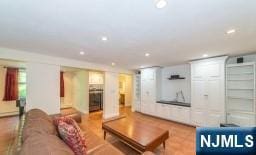 living room featuring recessed lighting