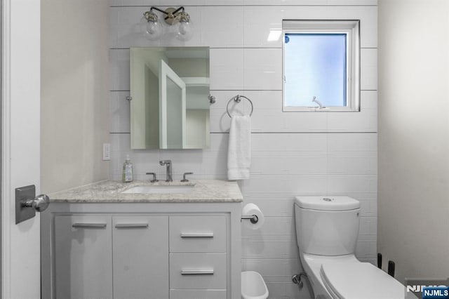 746 Undercliff Unit A, Edgewater, NJ 07020 - bathroom featuring toilet and vanity