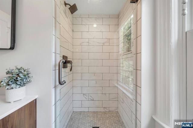 full bathroom featuring tiled shower