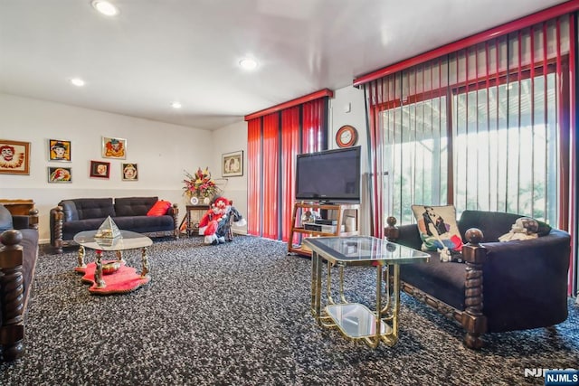 living room featuring carpet floors and recessed lighting