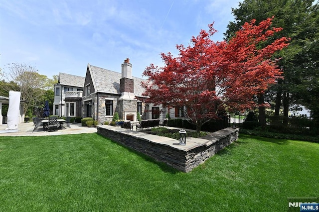 view of yard with a patio area