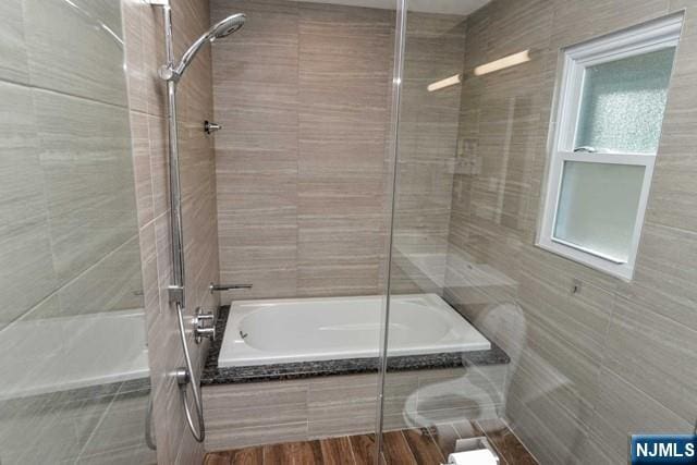 full bathroom featuring tiled shower / bath combo