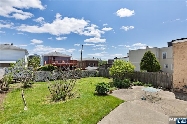 view of yard with a patio