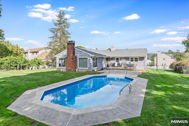 swimming pool featuring a patio