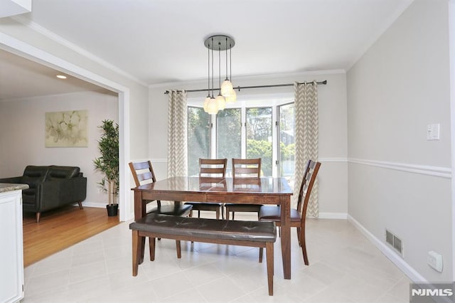 dining space featuring crown molding, visible vents, and baseboards