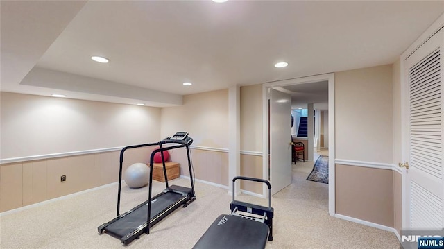 exercise area with carpet, recessed lighting, and baseboards