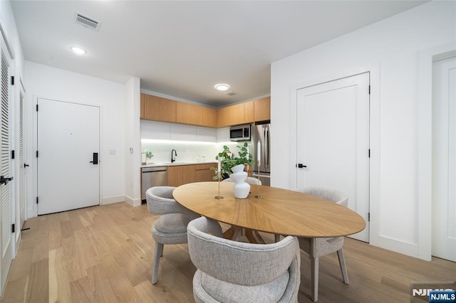 649 38th St Unit 409, Union City, NJ 07087 - dining area featuring recessed lighting, baseboards, visible vents, and light wood finished floors