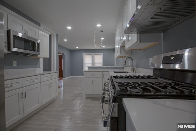kitchen with stainless steel appliances, under cabinet range hood, arched walkways, a sink, and white cabinets