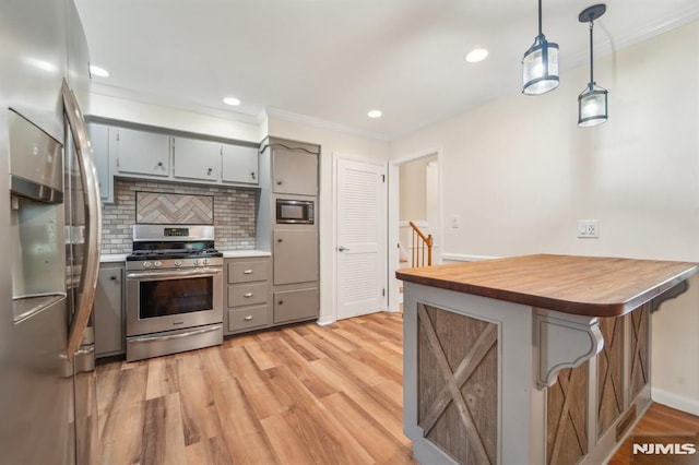 7 Swan Ter, Wayne, NJ 07470 - kitchen with stainless steel appliances, gray cabinets, crown molding, a peninsula, and tasteful backsplash