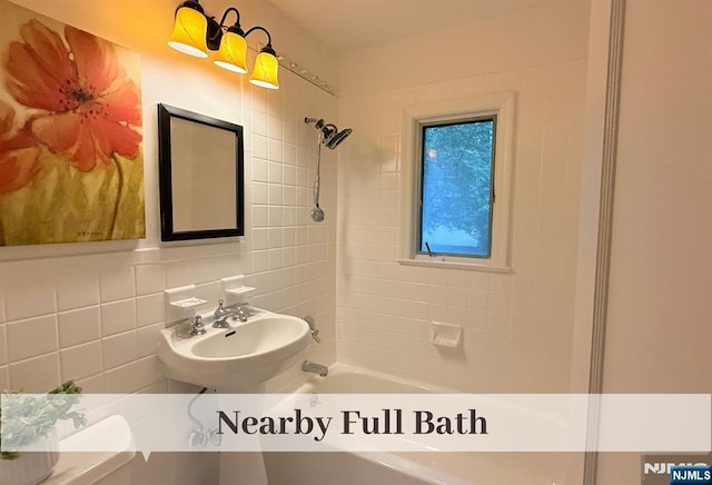370 Chesterfield St, Ridgewood, NJ 07450 - full bath featuring a sink and shower / tub combination