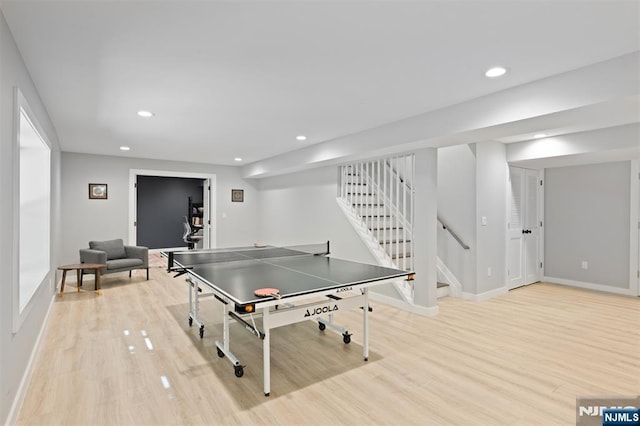 recreation room with light wood-style flooring, baseboards, and recessed lighting