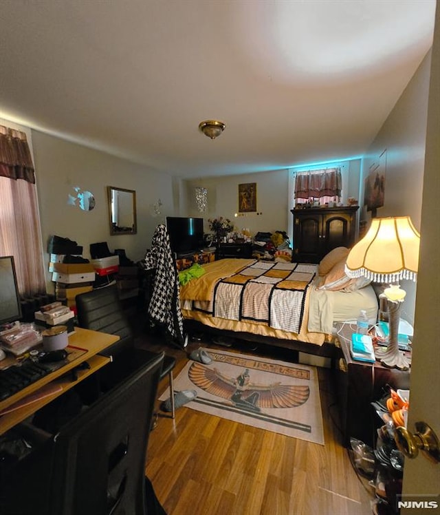 458-460 Leslie St, Newark, NJ 07112 - bedroom featuring light wood-style flooring