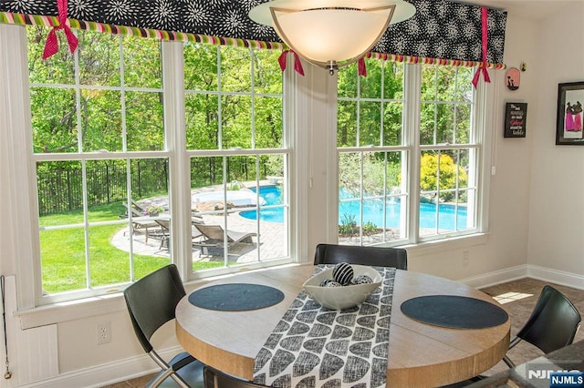 39 Crown View Ct, Sparta, NJ 07871 - dining space with baseboards