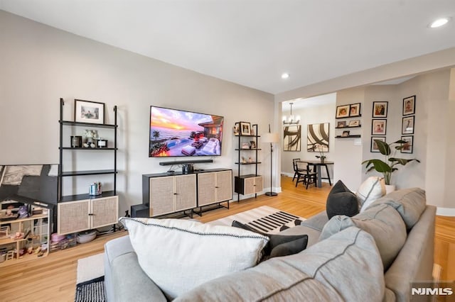 living room with a chandelier, wood finished floors, recessed lighting, and baseboards