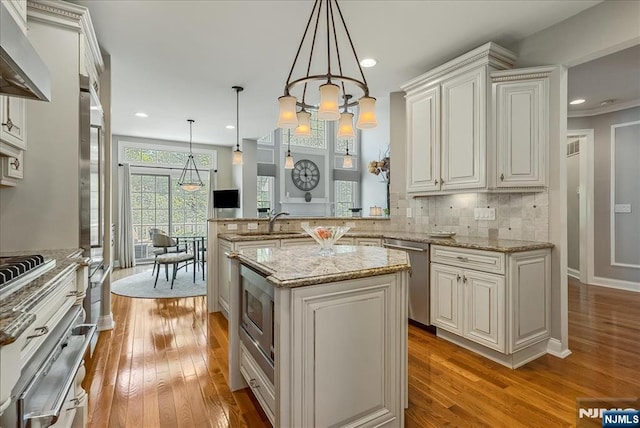 75 Windsor Ln, Ramsey, NJ 07446 - kitchen featuring stainless steel appliances, light wood-style flooring, range hood, and recessed lighting