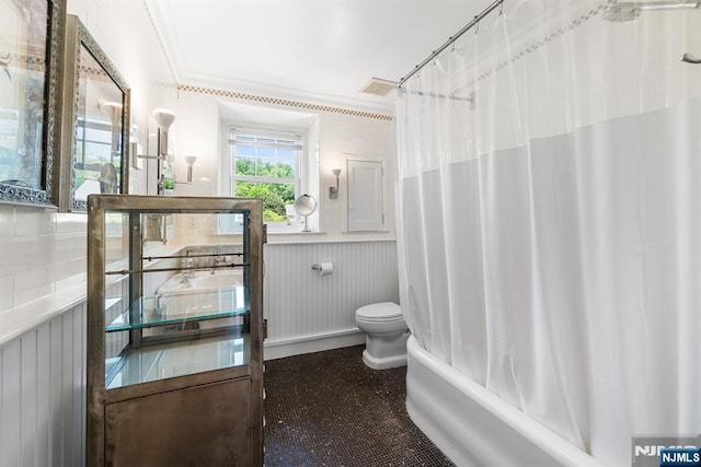 868 Goffle Rd, Hawthorne, NJ 07506 - full bath featuring ornamental molding, toilet, wainscoting, and shower / bath combo