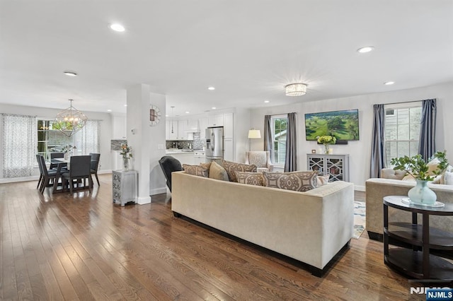 living area with recessed lighting, dark wood-style floors, a chandelier, and baseboards