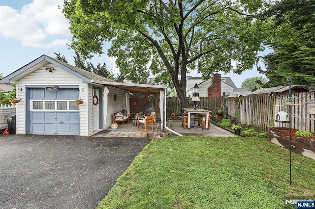 view of yard featuring an outbuilding and a detached garage