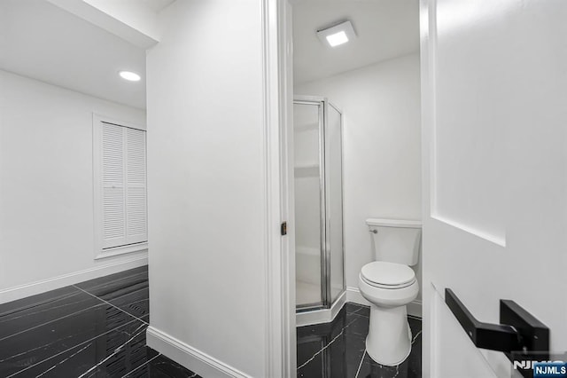 bathroom featuring toilet, a stall shower, baseboards, and recessed lighting