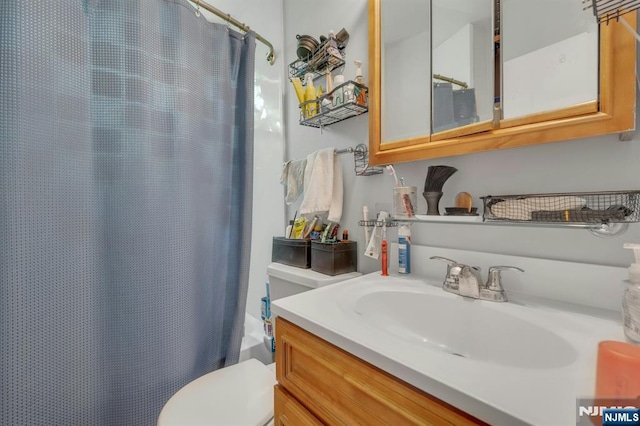 10 Orchard St, Elmwood Park, NJ 07407 - full bath with vanity, toilet, and shower / bath combination with curtain