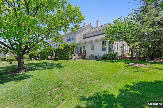52 Straton Ct Unit 1006, Sayreville, NJ 08859 - rear view of property featuring a lawn
