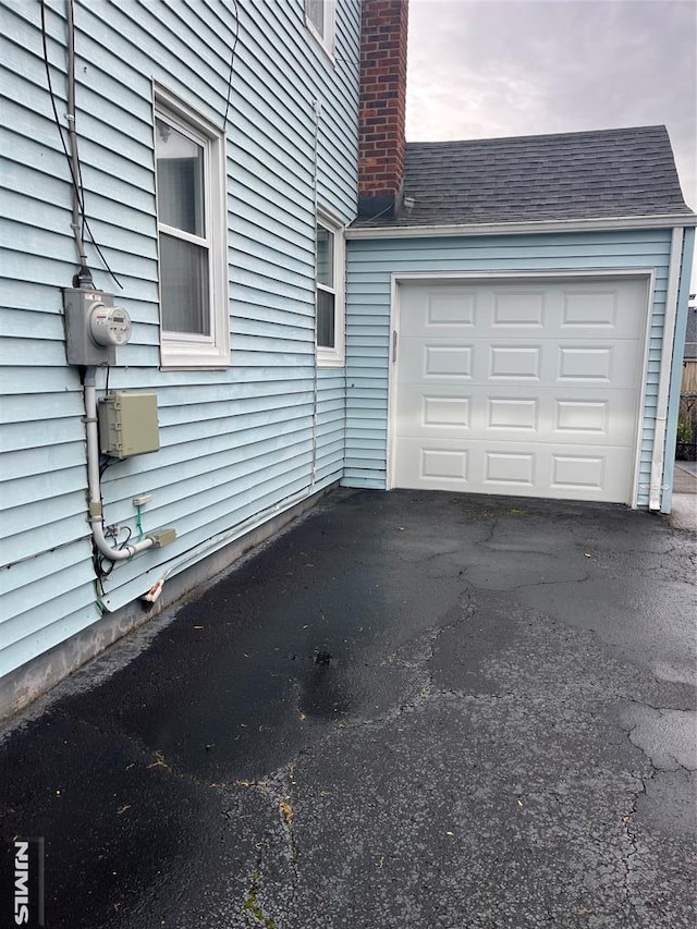 60 Palisades, Bergenfield, NJ 07621 - garage featuring asphalt driveway