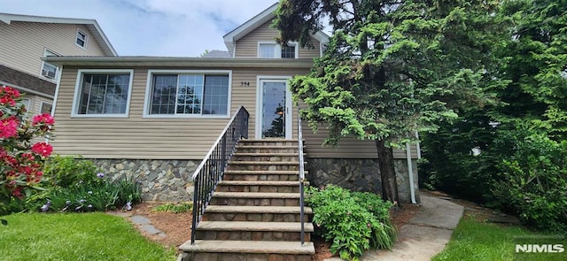394 Morningside Ter, Teaneck, NJ 07666 - bungalow-style home featuring entry steps