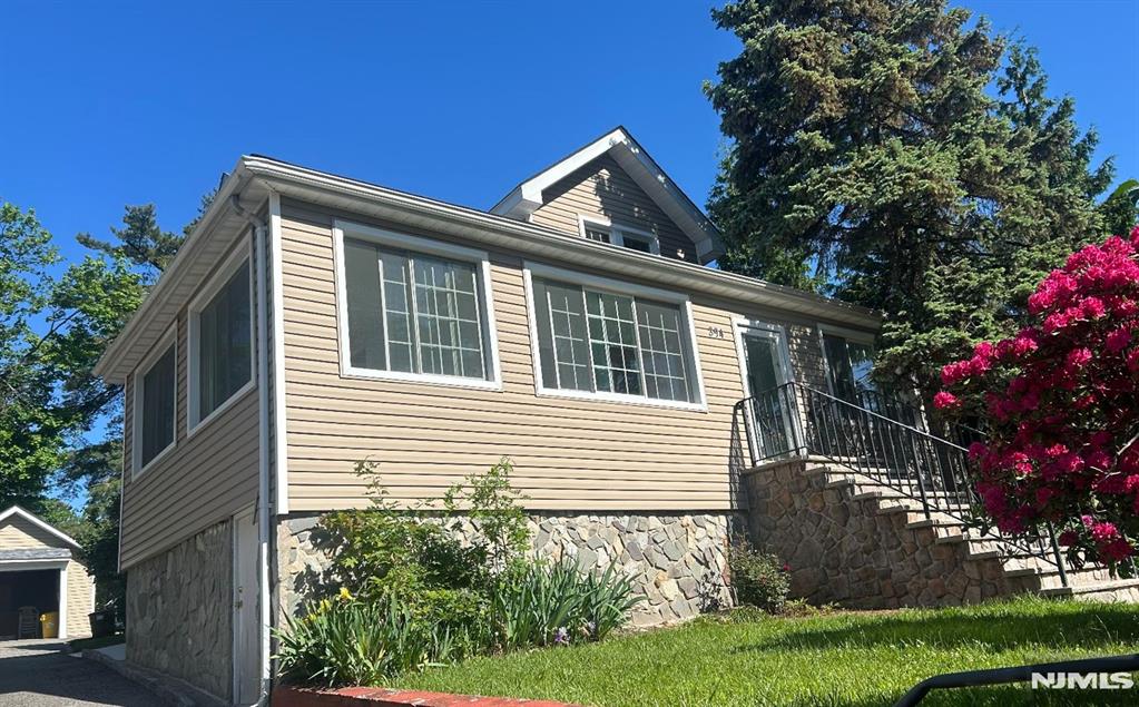 394 Morningside Ter, Teaneck, NJ 07666 - view of side of property