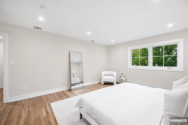 246 Oakwood Dr, Paramus, NJ 07652 - bedroom featuring light wood-style floors, baseboards, and recessed lighting