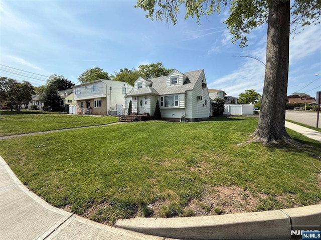 view of front of house featuring a front yard