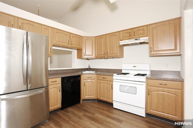 398 Poets Way Unit 398, Mahwah, NJ 07430 - kitchen featuring freestanding refrigerator, white gas range, under cabinet range hood, black dishwasher, and a sink