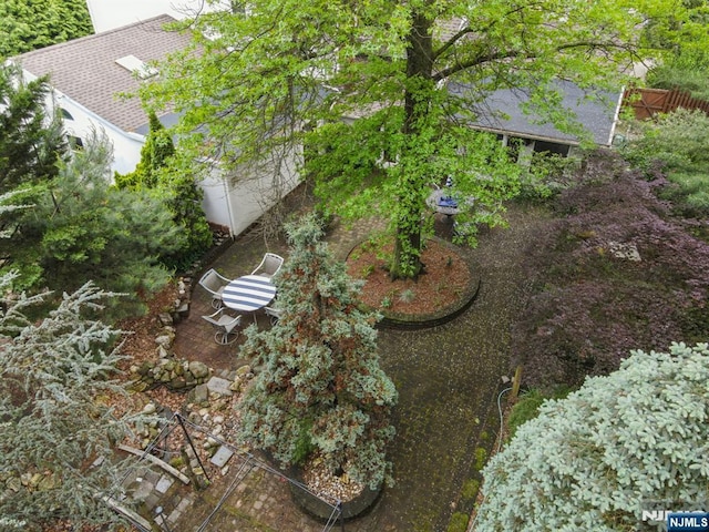 41-21 Dunkerhook Rd, Fair Lawn, NJ 07410 - view of yard featuring fence