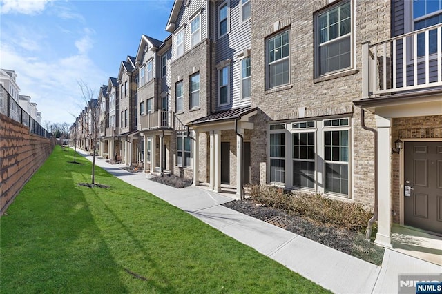 11 Arnold Dr, Wood Ridge, NJ 07075 - view of home's community with a residential view and a lawn
