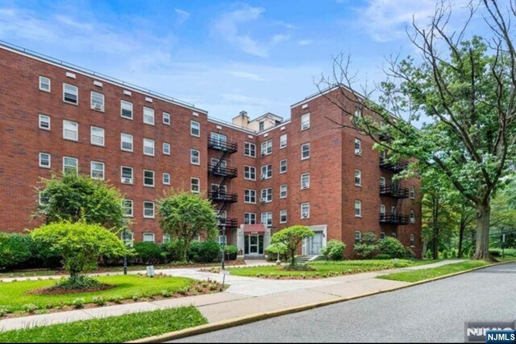 2320 Linwood Ave Unit 4B, Fort Lee, NJ 07024 - view of apartment building / complex