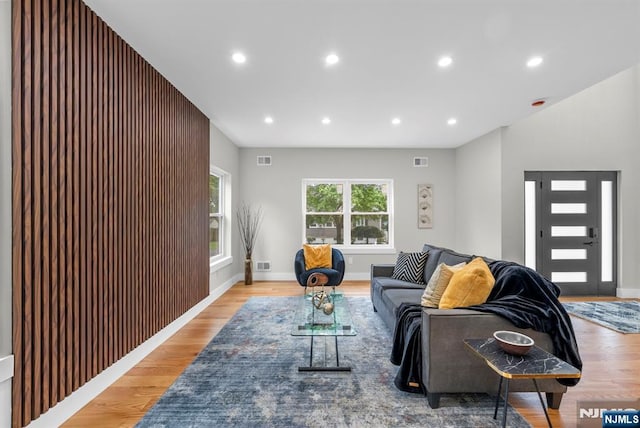 living room featuring light wood-style floors, recessed lighting, and baseboards