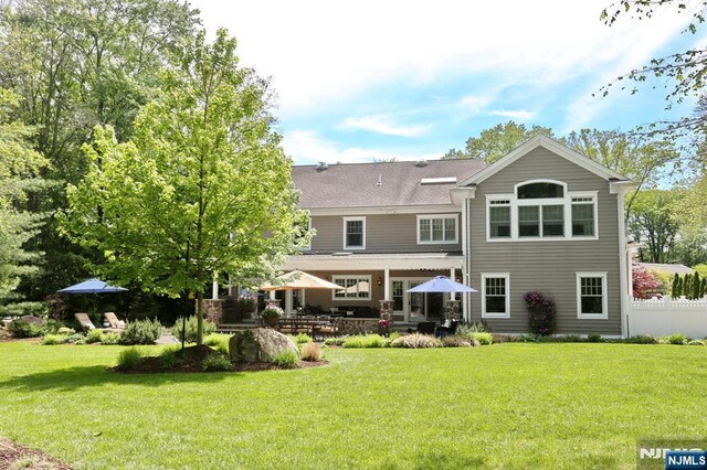 7 Newton Pl, Allendale, NJ 07401 - back of property with a patio area
