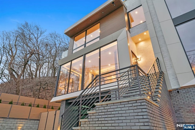 582A Undercliff Ave, Edgewater, NJ 07020