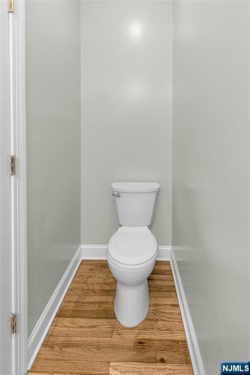 27 Tecumseh Trl, Oakland, NJ 07436 - bathroom featuring baseboards, toilet, and wood finished floors