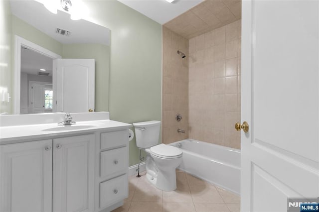 27 Tecumseh Trl, Oakland, NJ 07436 - bathroom with tile patterned floors, vanity, toilet, washtub / shower combination, and baseboards