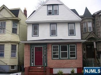 view of front of property with entry steps