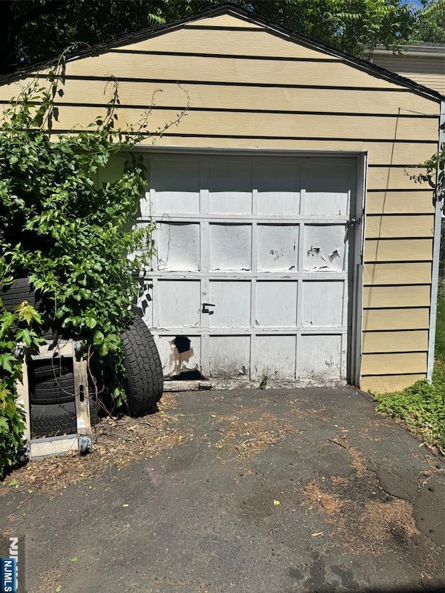 1632 Willever St, Plainfield, NJ 07063 - garage featuring asphalt driveway