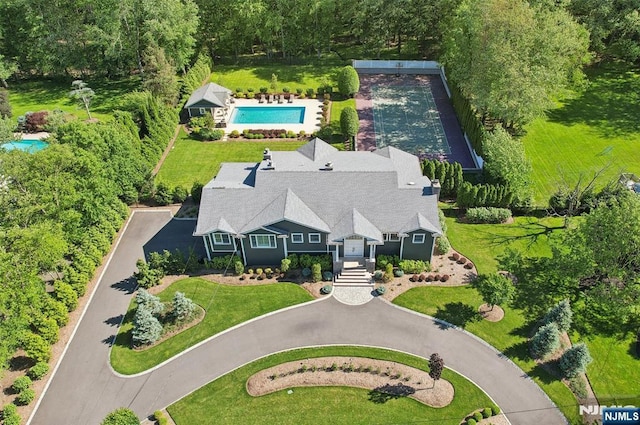 15 Fred St, Old Tappan, NJ 07675 - view of subject property with a pool