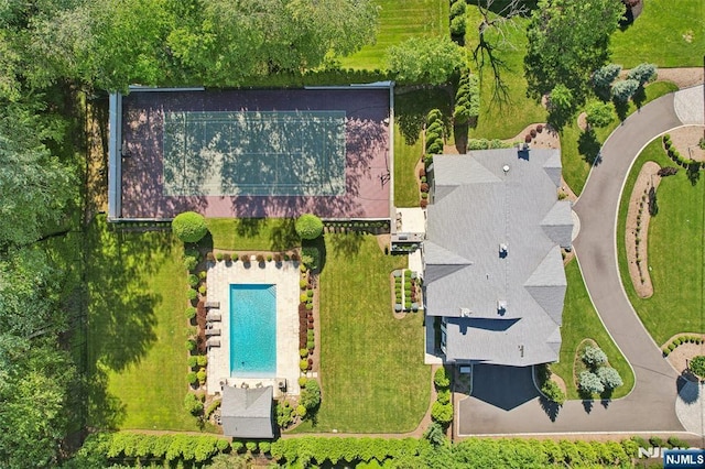 15 Fred St, Old Tappan, NJ 07675 - aerial view of a pool area