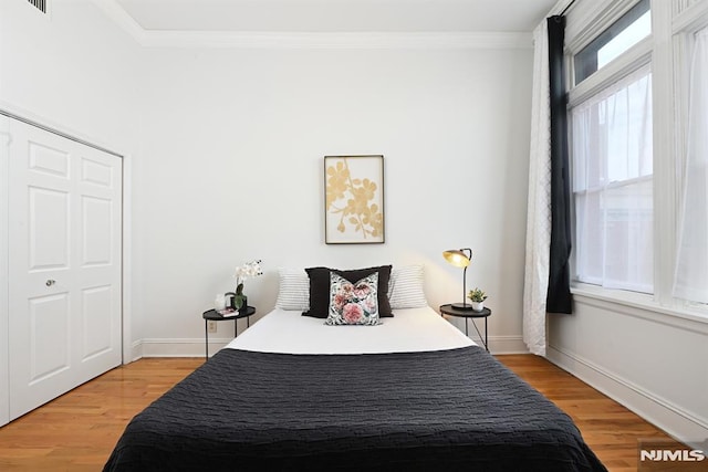 167 Wayne St Unit 407, Jersey City, NJ 07302 - bedroom featuring crown molding, light wood-style flooring, and baseboards