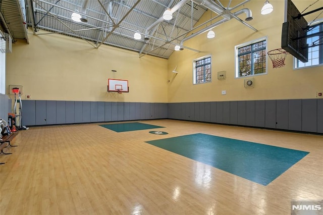 167 Wayne St Unit 407, Jersey City, NJ 07302 - view of basketball court featuring community basketball court and plenty of natural light
