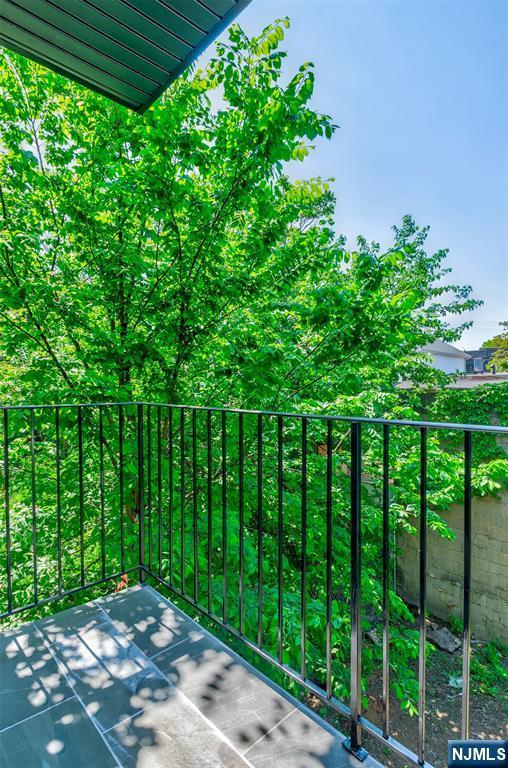85 Myrtle Ave, Jersey City, NJ 07305 - view of balcony