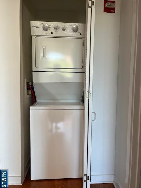 615 Hudson Park, Edgewater, NJ 07020 - laundry area featuring stacked washer / dryer, baseboards, and wood finished floors