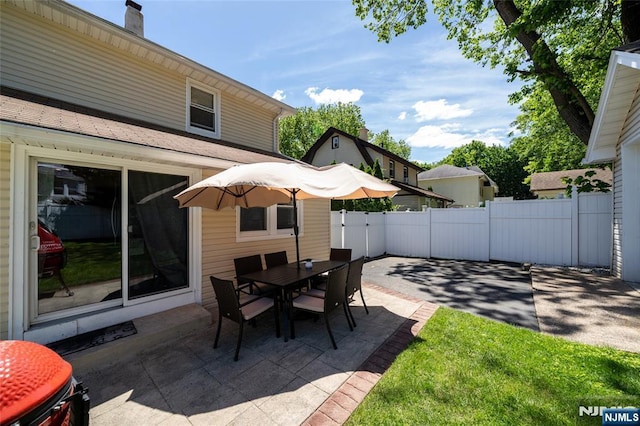 1096 Stasia St, Teaneck, NJ 07666 - view of patio featuring outdoor dining space
